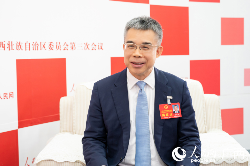 黃智宇代表接受專訪。人民網(wǎng)記者 嚴(yán)立政攝