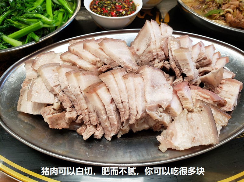 豬肉可以白切，肥而不膩，你可以吃很多塊.jpg